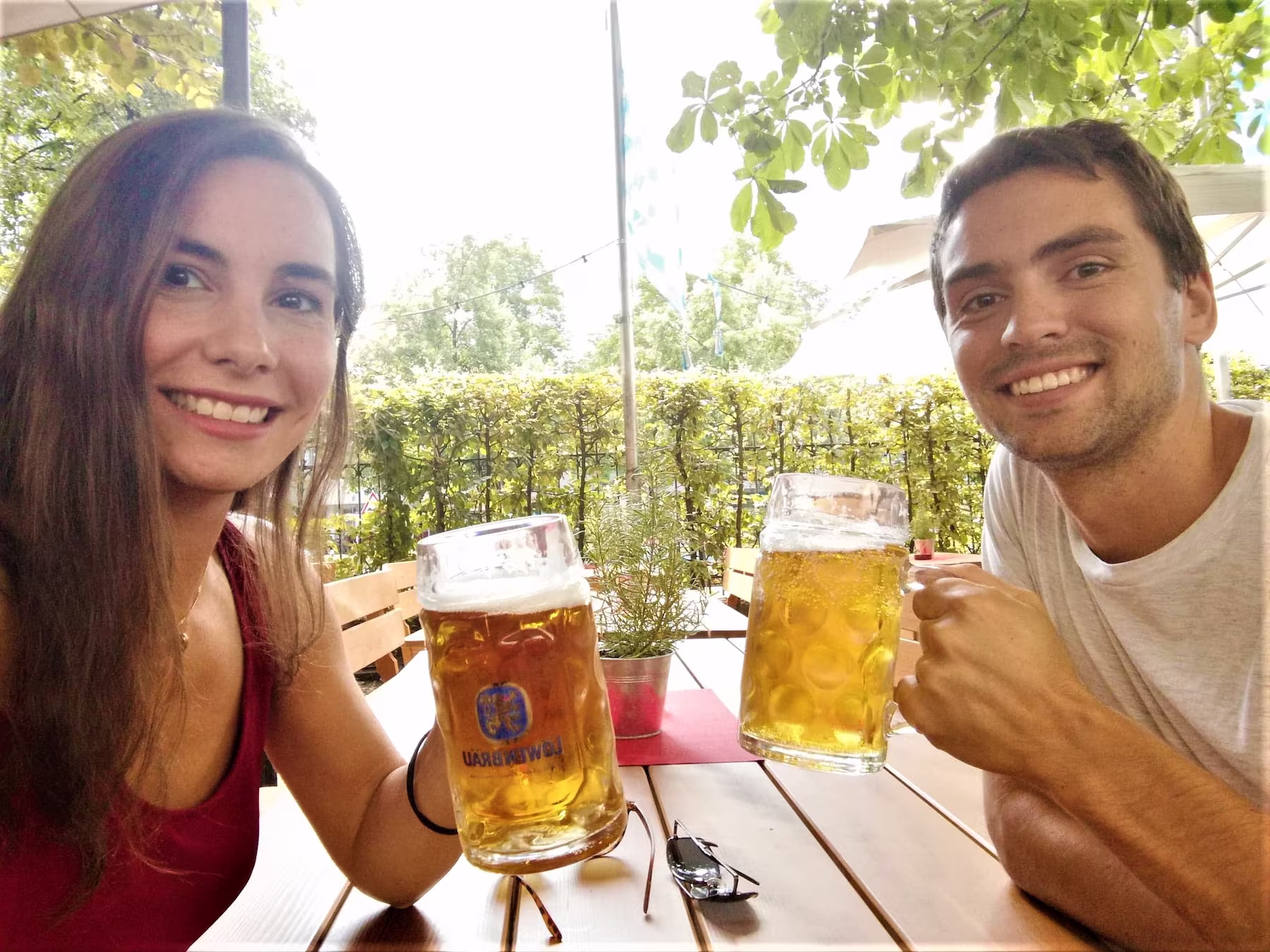 Ryne and Denise clinking beers in the Lowenbraeu beer garden in Munich